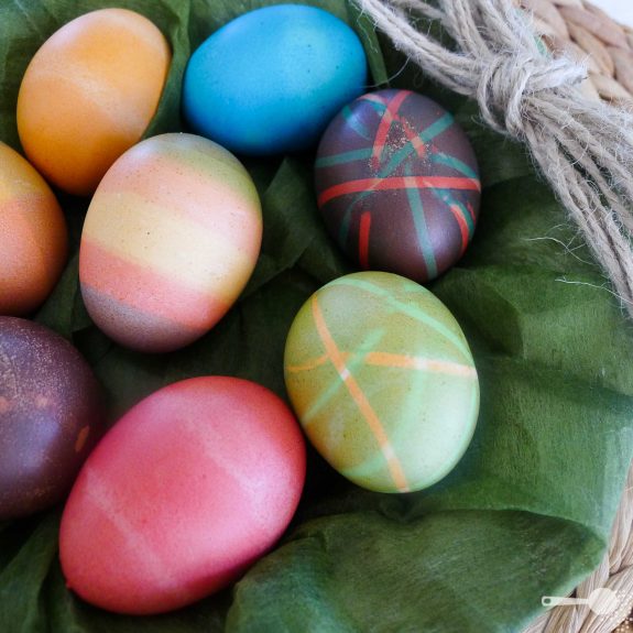 Easter Egg Colouring Tips and Edible Table Decoration ...