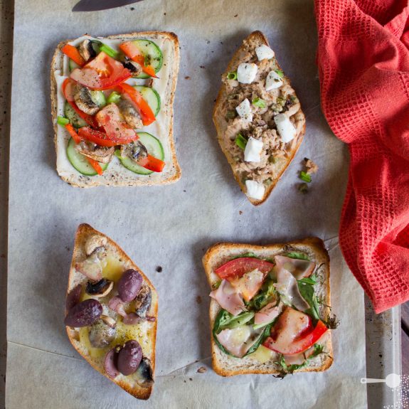 Design your own self-saucing pizza toasties