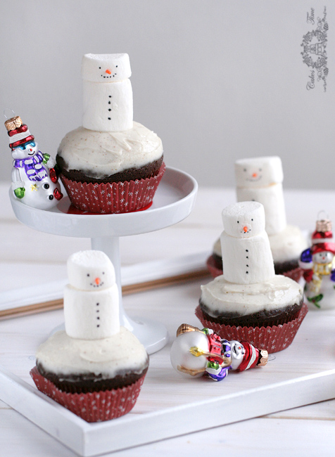 Snowmen Gingerbread Cupcakes (in Polish)